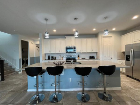 Stylish 10Bed 6 and half bath Home with Game Spa Theater near Disney
